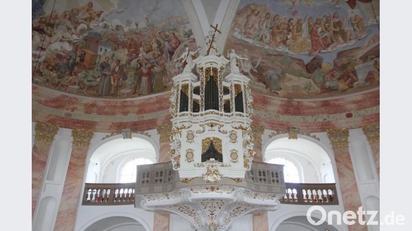 Die sanierte Orgel der Kappl erstrahlt nun wieder im vollen Glanz. Das Gerüst, das sie monatelang verdeckte, ist endlich wieder abgebaut. Am Sonntag (26. Juli) erhält sie von Diözesanbischof Rudolf Voderholzer den kirchlichen Segen. Bild: kro