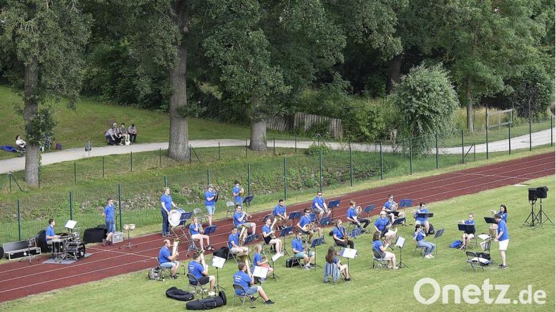 Mit viel Leidenschaft musiziert die Knabenkapelle zum ersten Mal nach der Pause wieder vor Publikum. Bild: sck