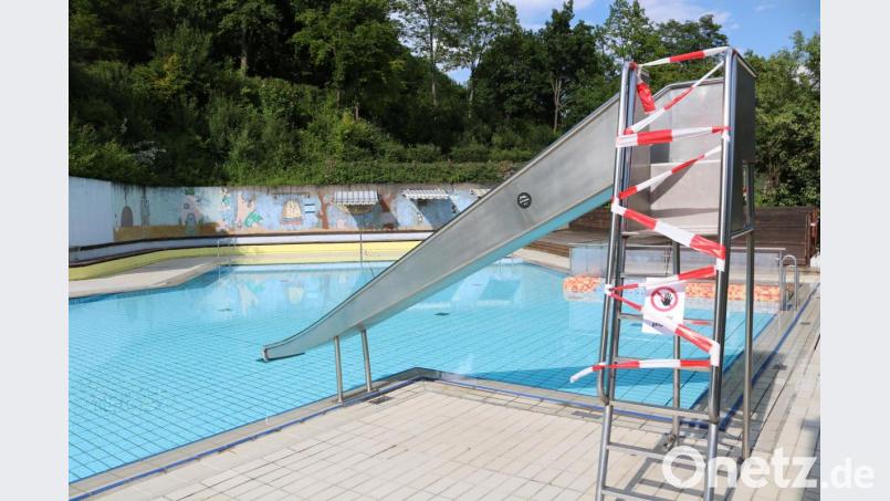 Der Betrieb im Freibad in Hirschbach läuft zur vollen Zufriedenheit des Gemeinderats, was Besucherzahlen und Hygienekonzept angeht. Bild: lei