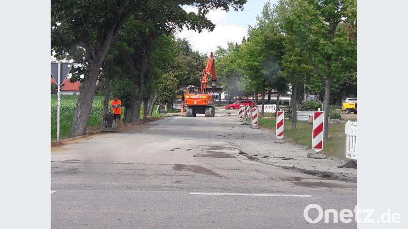 Vor einer Woche wurde der LKW-Parkplatz noch im Verkehrsausschuss von den Mitgliedern diskutiert, schon ist diese Maßnahme umgesetzt. Der städtische Bauhof zeigt bei dieser Maßnahme seine Umsetzungskraft. Bild: dob