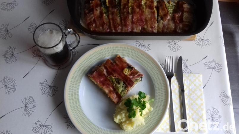 Am liebsten serviert Petra Fischer ihren Wirsing-Hack-Auflauf mit Kartoffel-Stampf. Bild: Petra Fischer/exb