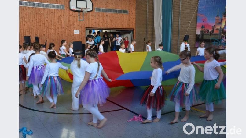 Endlich wieder durchstarten will der TSV Pechbrunn-Groschlattengrün. Nach den Sommerferien soll auch der Übungsbetrieb für die Kinder und Jugendlichen wieder beginnen. Im Bild ein Teil der Nachwuchssportler beim letzten Schauturnen. Diese Veranstaltung musste heuer abgesagt werden. Archivbild: jr