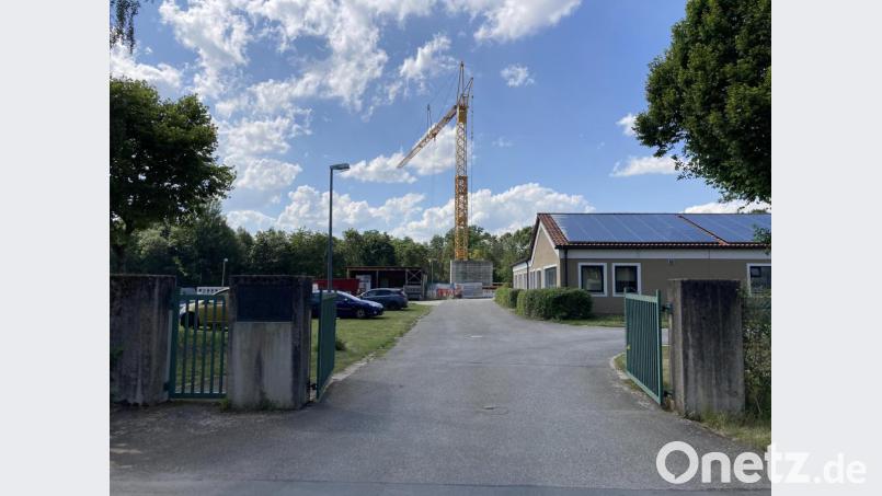 Die Umbau- und Erweiterungsarbeiten an der Kemnather Kläranlage laufen bereits seit einigen Wochen. Allerdings wird in sie einmal kein Abwasser aus der Gemeinde Speichersdorf eingeleitet werden. Bild: stg
