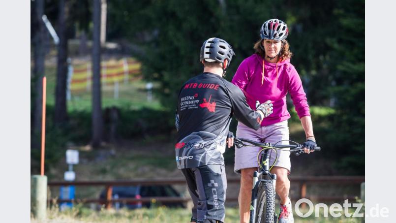 In verschiedenen Kursen kann das Fahren mit einem E-Bike im Gelände gelernt werden. Bild: Lukas Hennecke/exb