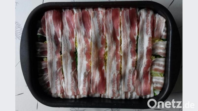 Übriger Speck deckt den Auflauf ab. Bild: Petra Fischer/exb