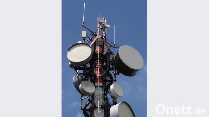 Der Funkmast in Schwenderöd. Nun will Vodafone einen weitere Mobilfunkstation an der Autobahn im Bereich der Gemarkung Götzendorf errichten. Bild: Wolfgang Steinbacher