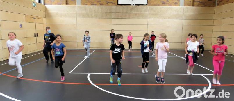 Für den Festakt hatten die Kinder unter anderem einen Tanz einstudiert. Bild: ubb