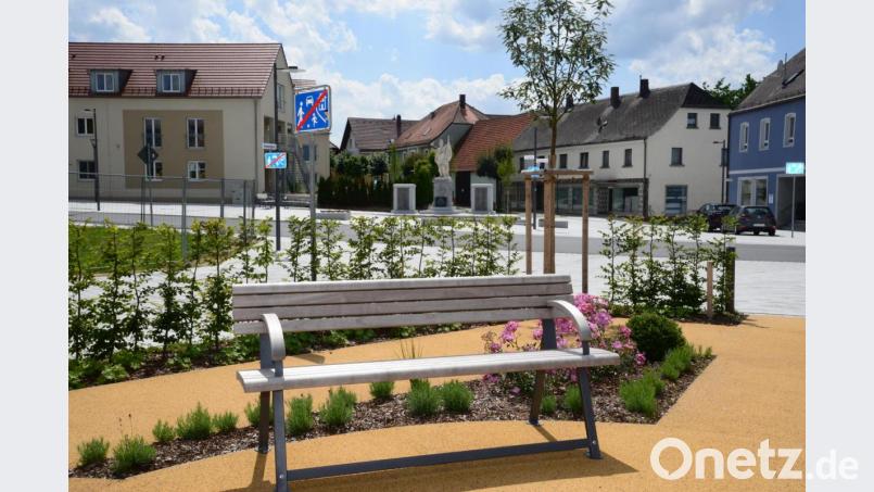 Mit den Zuschüssen aus dem Städtebauförderprogramm verschönert die Gemeinde Eslarn ihren Ortskern. Der Tillyplatz soll das Schmuckstück der Gemeinde werden. Bild: bey