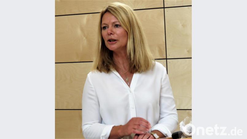 Schulleiterin Karin Gleißner freute sich, dass die Halle nun wieder rege genutzt werden kann. Bild: ubb
