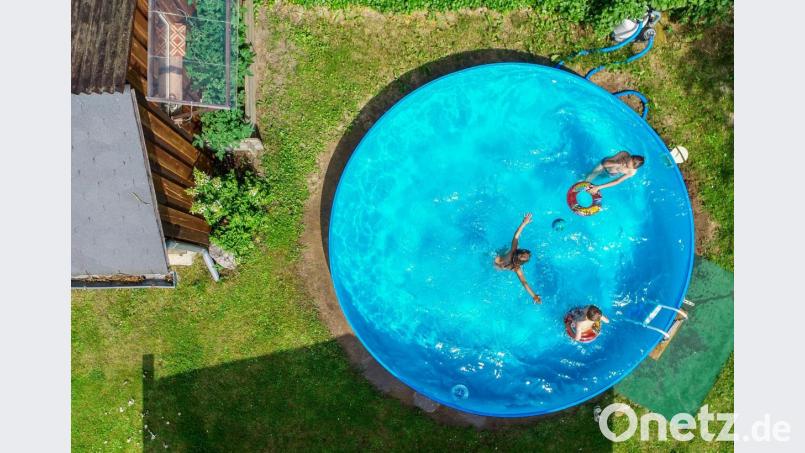 Ein Pool für daheim wird während der Corona-Pandemie für viele attraktiv. Symbolbild: Patrick Pleul/dpa-Zentralbild