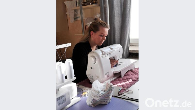 Eine, bei der die Fäden zusammenliefen, war Conny Franz. Sie hat sich mit ihrer Nähmaschine und ihrem Geschick aktiv in die Gruppe „Wiesau näht wie Sau“ eingebracht. Archivbild: Conny Franz/exb