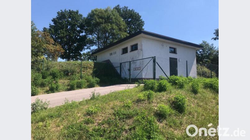 Der Zweckverband zur Wasserversorgung der Brudersdorfer Gruppe – im Bild sein Betriebsgebäude bei Diepoltshof – steht vor enormen finanziellen Herausforderungen. Entsprechend angespannt ist die Stimmung im politischen Umfeld. Bild: Wilhelm Amann