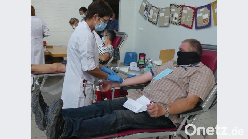 Richard Ficker spendet bereits zum 115. Mal Blut. Bild: rn