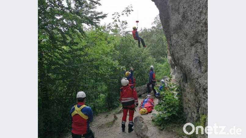 Ein Kletterer zog sich bei einem Sturz am Schinderkamin in Hirschbach mittelschwere Verletzungen zu. Bild: Bergwacht Amberg