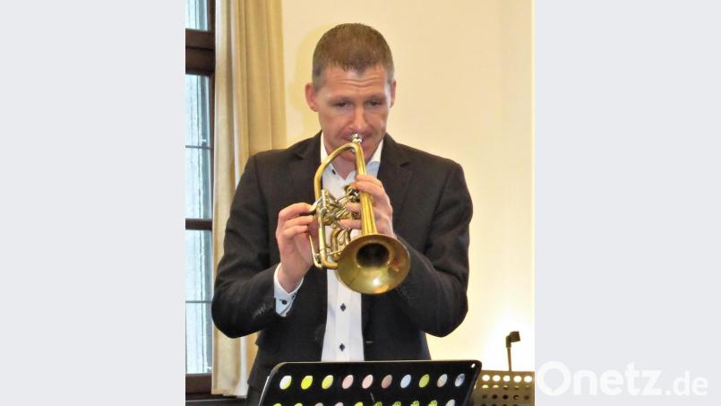 Tobias Böhm ist Leiter der Kreismusikschule Tirschenreuth. Er hatte, wie soll es anders sein, immer eine Eins in Musik. Bild: ubb