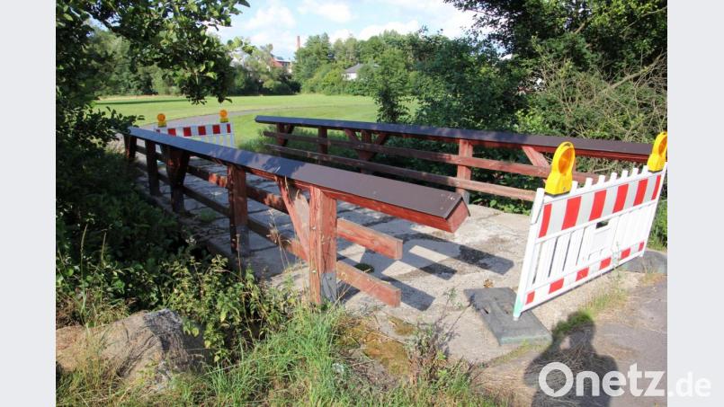Vertagt wurde die Entscheidung im Stadtrat, was mit der Fuß- und Radwegbrücke über die Waldnaab bei Sägmühle passiert. Über Neubau oder Rückbau entscheidet der Stadtrat nachdem die Kosten feststehen. Bild: kro