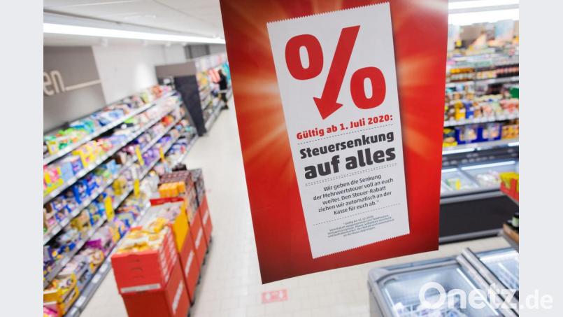 Die Absenkung der Mehrwertsteuer scheint einen positiven Effekt auf das Konsumverhalten der Deutschen zu haben. Bild: Rolf Vennenbernd/dpa