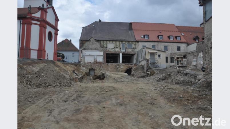 Die Anbauten hinter dem &quot;Ruffing-Haus&quot; sind weg. Jetzt haben Mitarbeiter des Landesamt für Denkmalpflege das Areal begutachtet. Einem Weiterbau für das &quot;Rathaus II&quot; steht laut Franz Stahl nichts im Wege. Bild: ws