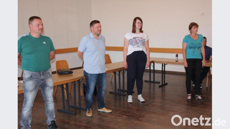 Vier weitere Ortssprecher wurden von Bürgermeister Klaus Meyer verpflichtet. Von links Stefan Zant (Ottengrün), Christian Schnurer (Hardeck), Barbara Weiß (Schachten) und Angela Frank (Motzersreuth). Bild: kro