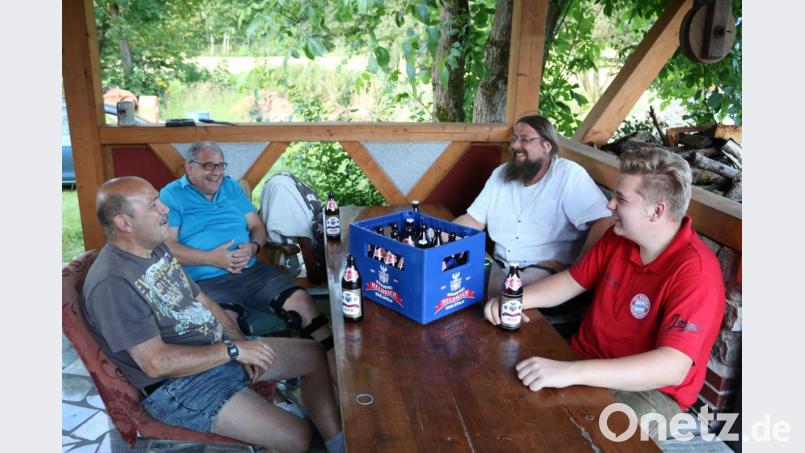 Auch am Tag ließen Gerald Hafner, Troy Meidinger, Helmut Sperber und Jonas Strobel (von links) das ganze noch einmal sacken. Bild: lei