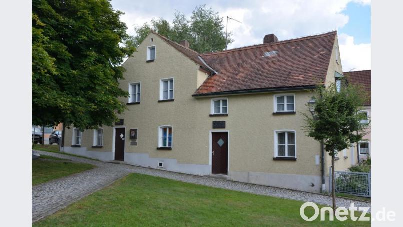 Eine Generalsanierung bekommt das Reslhaus (Bild) in Konnersreuth. Mit einem Kostenvolumen von 1,3 Millionen Euro soll das Haus grundlegend saniert und für die kommenden Jahrzehnte fit gemacht werden. Baubeginn soll noch heuer sein. Bild: jr