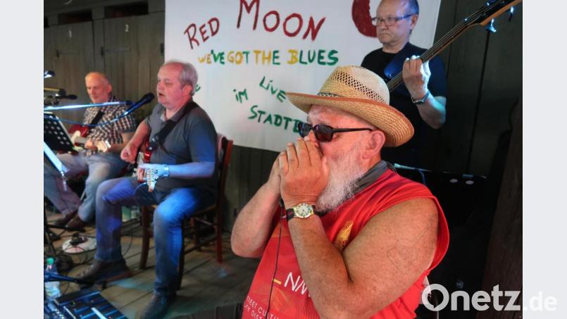 &quot;Red Moon&quot; überraschen die Live-im-Stadtbad-Besucher mit Blues-Klassikern in angenehmer Lautstärke. Bild: Kunz
