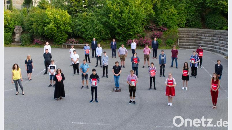 Am Donnerstagabend wurden die Abschlussschüler der 9. Klasse verabschiedet. Bild: njn