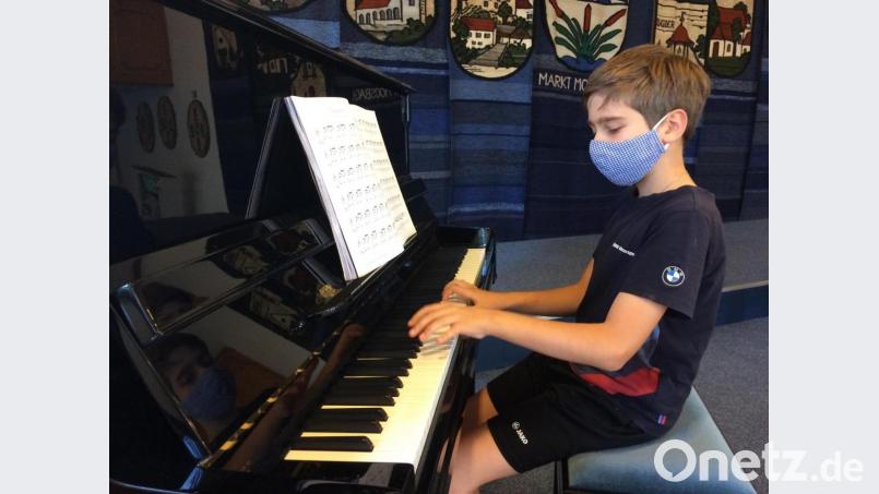 Julian Stefinger beeindruckte mit seinem Vortrag des allseits bekannten Werkes "Für Elise" von Beethoven. Bild: gi