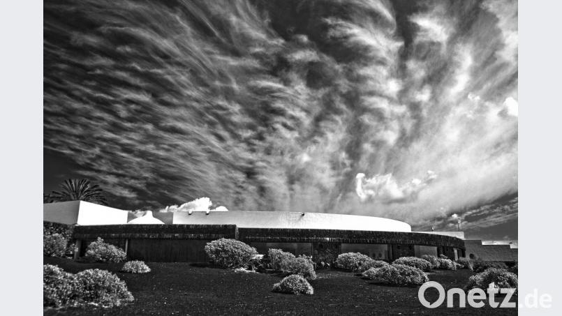 Gleiches gilt auch für ein Bild mit einem berühmten Bauwerk des Künstlers und Architekten Césare Manrique auf Lanzarote mit der beeindruckenden Wolkenformation. Bild: Christian Höllerer