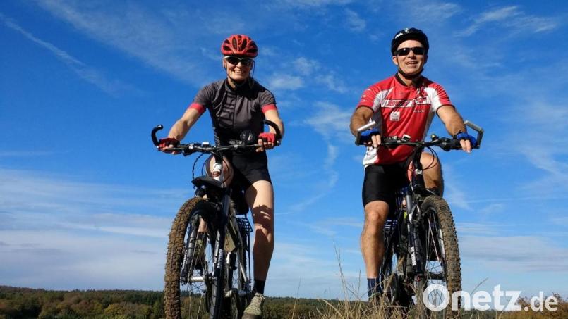 Ute Jansen und Markus Frommlet sind bei ihrer Tour für jede Spende für Kinder mit Handicap dankbar. Bild: exb