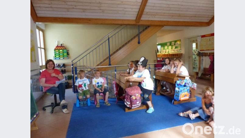 &quot;Mit ist so langweilig&quot; daraus dichte Erzieherin Edeltraud Hampel ein Lied und die Entlasskinder sangen es zum Abschied. Bild: sl