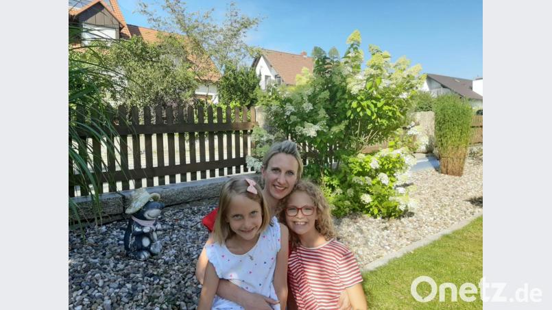 Anna Guida und ihre Töchter Mia und Amelie ließen einen hilflosen Betrunkenen nicht einfach liegen. Bild: exb