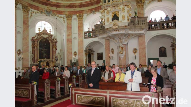 Gut besucht war am Sonntag das Pontifikalamt zur Orgelweihe. Die Gläubigen mussten die üblichen Hygiene- und Abstandsregeln einhalten. Bild: kro