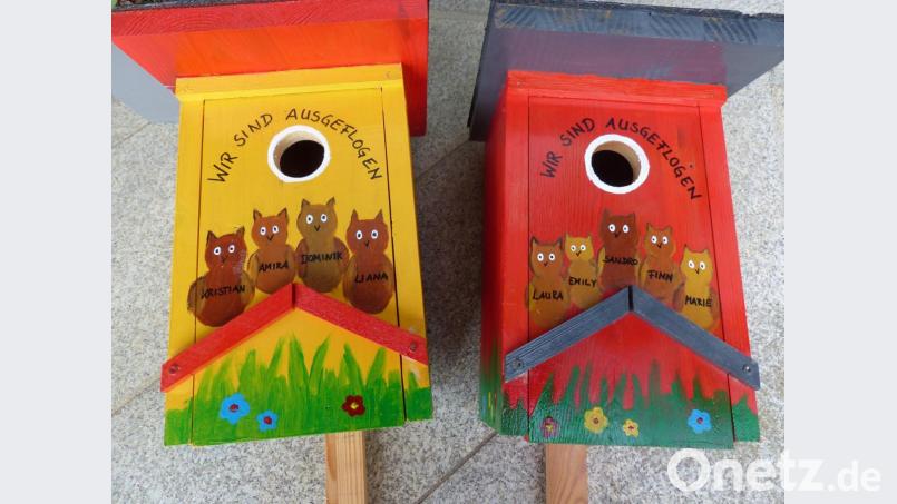 Die Vogelhäuschen, welche die Eltern zum Abschied dem Kindergarten schenckten Bild: sl