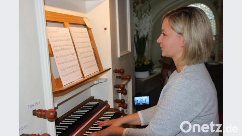 Kirchenchorleiterin Christine Sommer spielte an der Orgel. Bild: kro