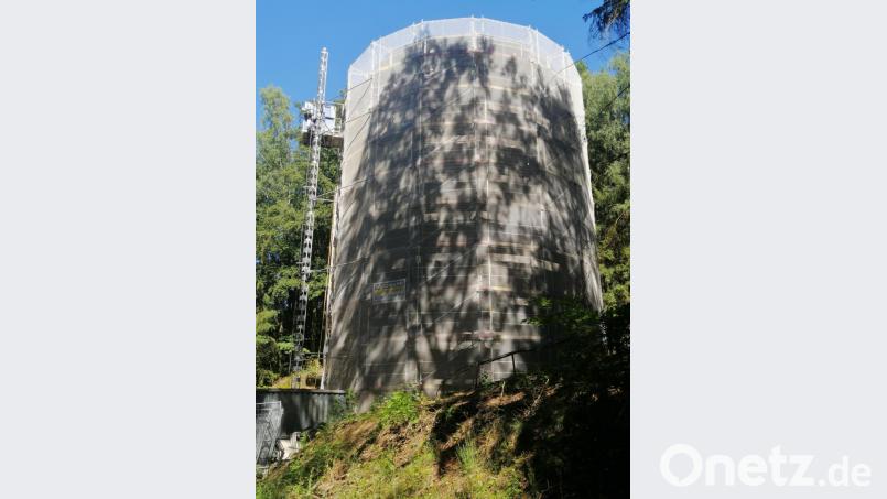 Wenn sich die Wassermengen im Stollen in Bewegung setzen, dann steigt der Pegel im Wasserschloss fast bis zu dessen Kante. Bild: wpt