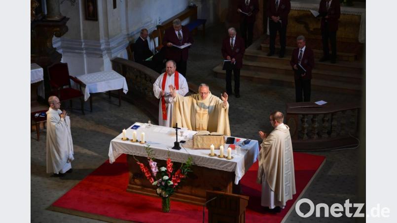 Die Zelebranten der Festmesse in St. Anna: (von links) Pfarrer Armin Maierhofer, Pfarrer Jaroslav Šašek, Regionaldekan Georg Flierl und Kaplan Daniel Fenk. Bild: Reinhard Legat/exb