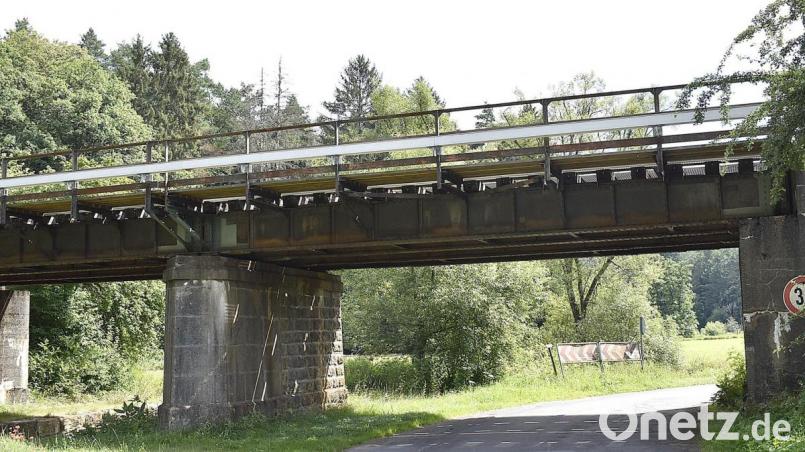 Im August sollen die Arbeiten an der Eisenbahnüberführung beginnen. Bild: Karl Schwemmer