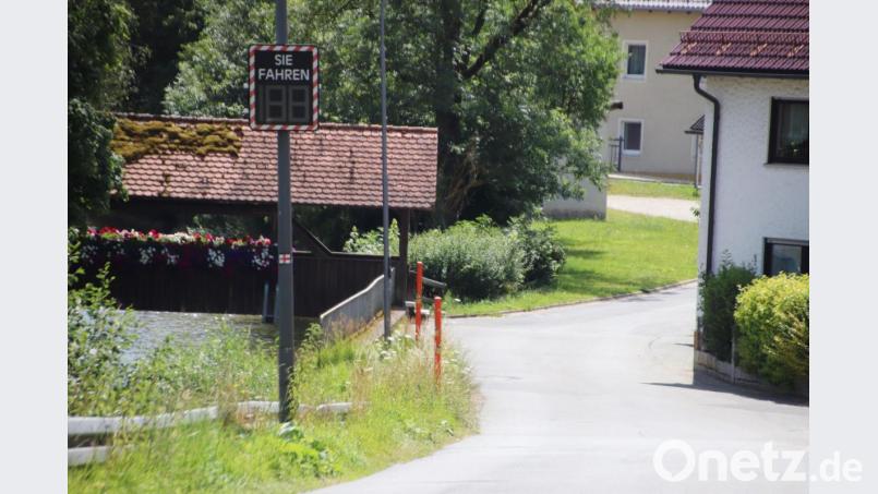 Mit einer mobilen Messstelle will die Stadt Auerbach Daten über die gefahrenen Geschwindigkeiten am Kammerberg sammeln. Bild: jma