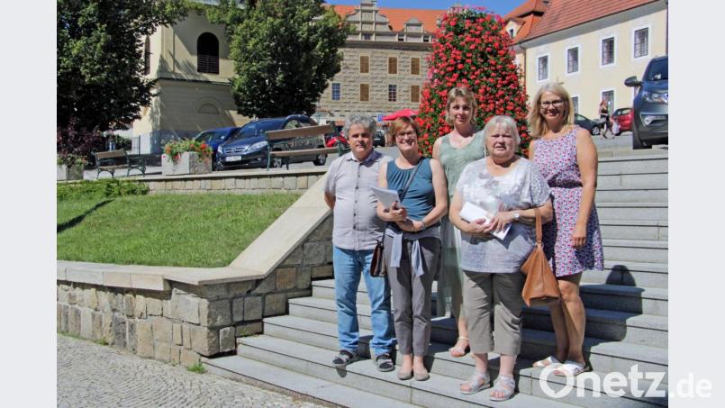 Die neue Nabburger Kulturreferentin Martina Hölzl (Zweite von links) besuchte die Partnerstadt Horsovsky Tyn. Empfangen wurde sie von Bürgermeister Josef Holecek (links). Bild: Bild: Josef Götz/exb