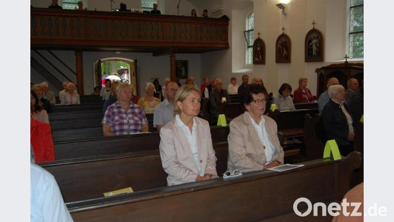Sehr überschaubar ist in Corona-Zeiten die Anzahl der Gläubigen in der Maria-Hilf-Kirche. Bild: az