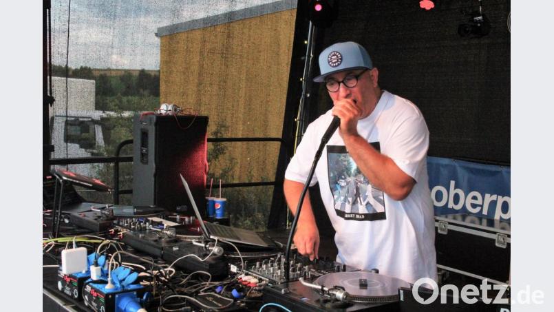 DJs wie "Dollar Bill" sorgten für satten Sound auf dem Gelände Bild: stg
