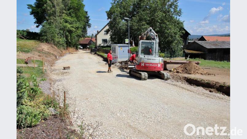 Im Ortsteil Frotzersricht erfolgen aktuell die Pflasterarbeiten für die Zeiler und die Borde, danach kommen die Pflasterer an die Reihe. Bild: Thomas Dobler