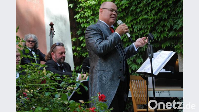 Heiter-frivol ging es weiter, mit Schauspiel und Gesang... Bild: gge