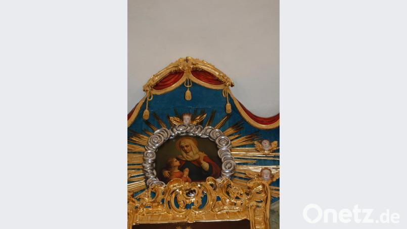An der Spitze des Hochaltares: Das Bildnis der Mutter Anna und ihres Kindes, der jungen Maria. Bild: az