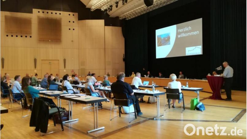 Der Weidener Stadtrat bei der Sitzung in der Max-Reger-Halle. Bild: rg