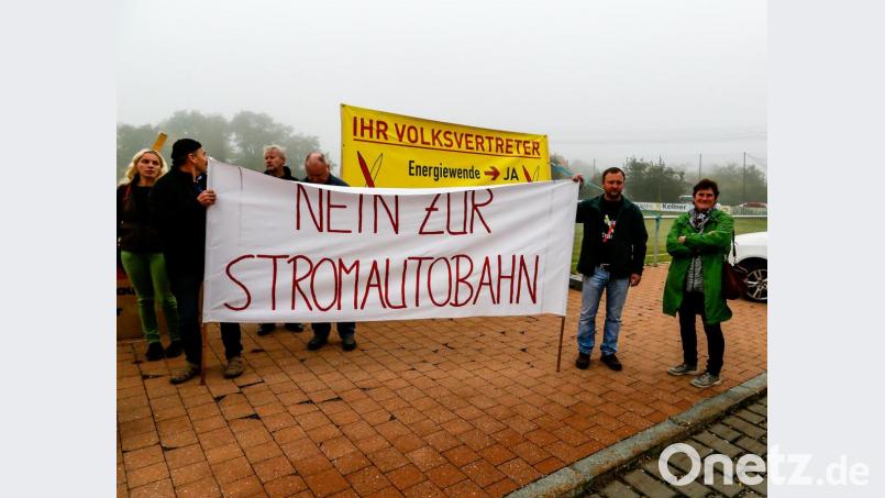 Demonstranten aus der Oberpfalz und Niederbayern protestierten gegen den Süd-Ost-Link. Bild: Clemens Hösamer