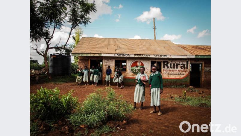 Die Empiron Primary School im Süden Kenias ist eine Schule, die Hydro Solution mit einem 4000-Liter-Filter ausgestattet hat. Bild: Hydro Solution/exb