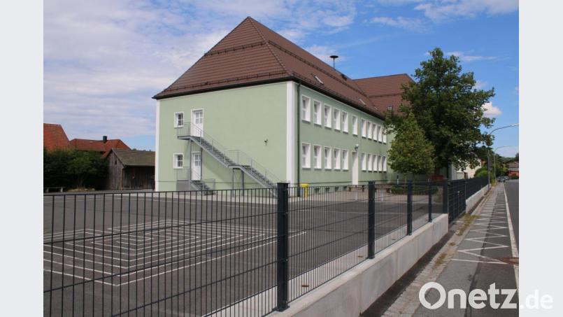 Eine Kindergarten-Gruppe soll übergangsweise in den Keller der Grundschule umziehen. Im Kinderhaus ist es zu eng geworden. Ein Neubau ist in Planung. Bild: sne
