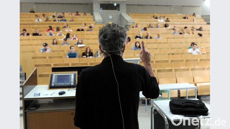 Bayerische Studenten kehren zum Wintersemester wieder an die Hochschulen zurück. Archivbild: Ingo Wagner/dpa